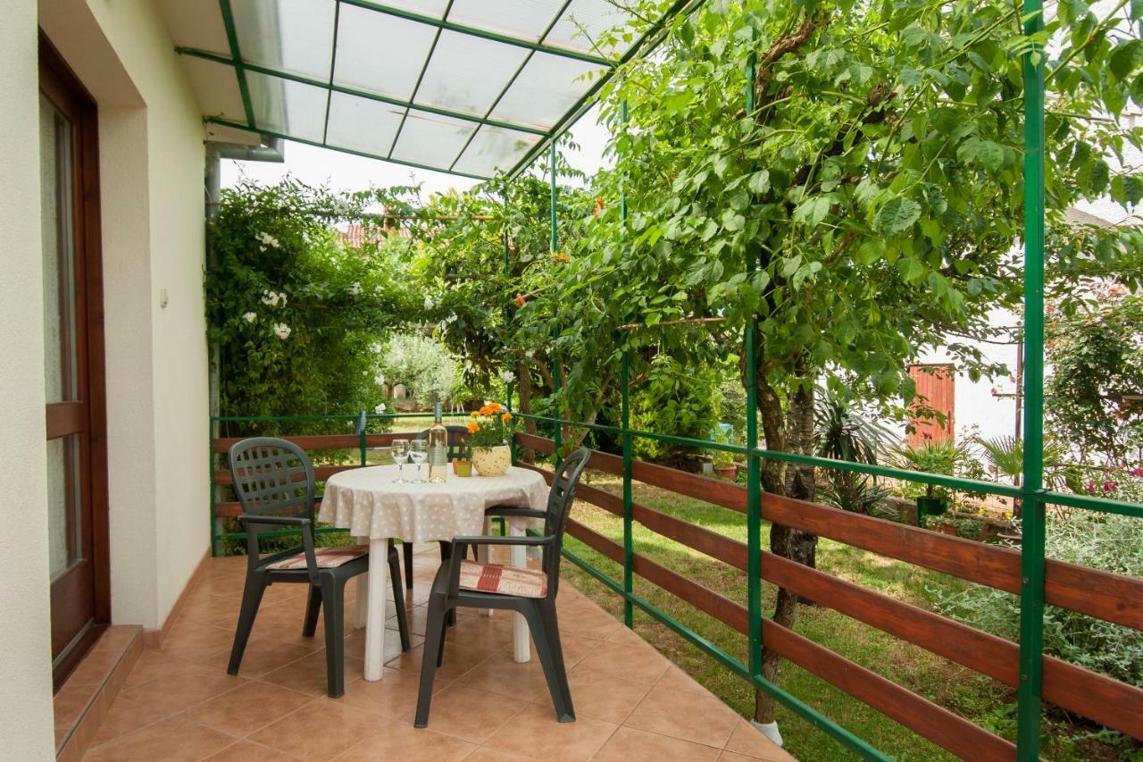 Studio And Apartment Nadia With Garden Poreč Zewnętrze zdjęcie
